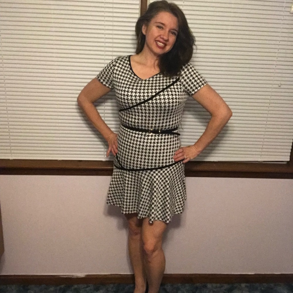 Symphony back/white patterned dress that can be worn from the office to a party.